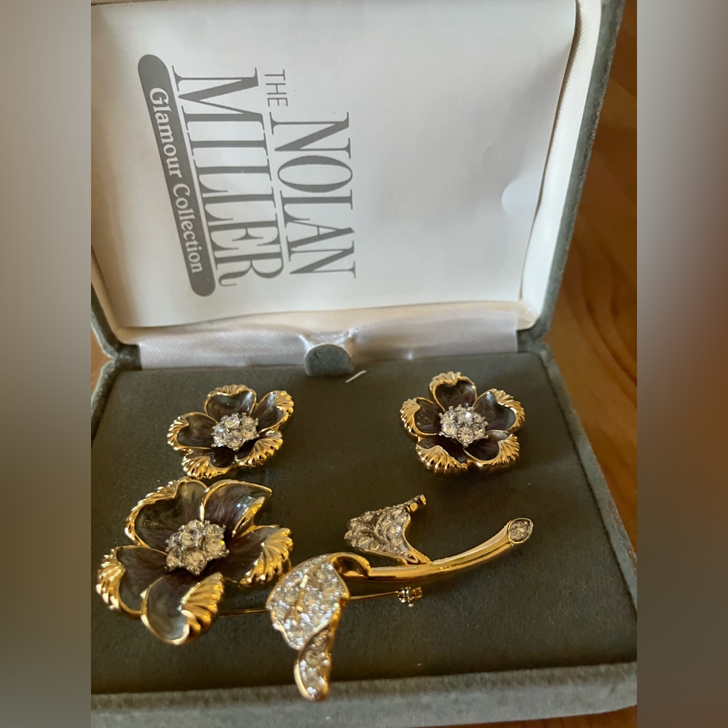 New Vintage Nolan Miller Gold And Gray Enamel Floral Brooch Set 50$